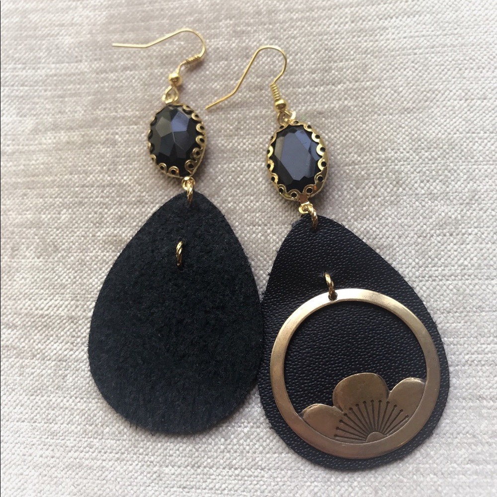 Floating Lotus Leather Earrings - Picture 3 of 8